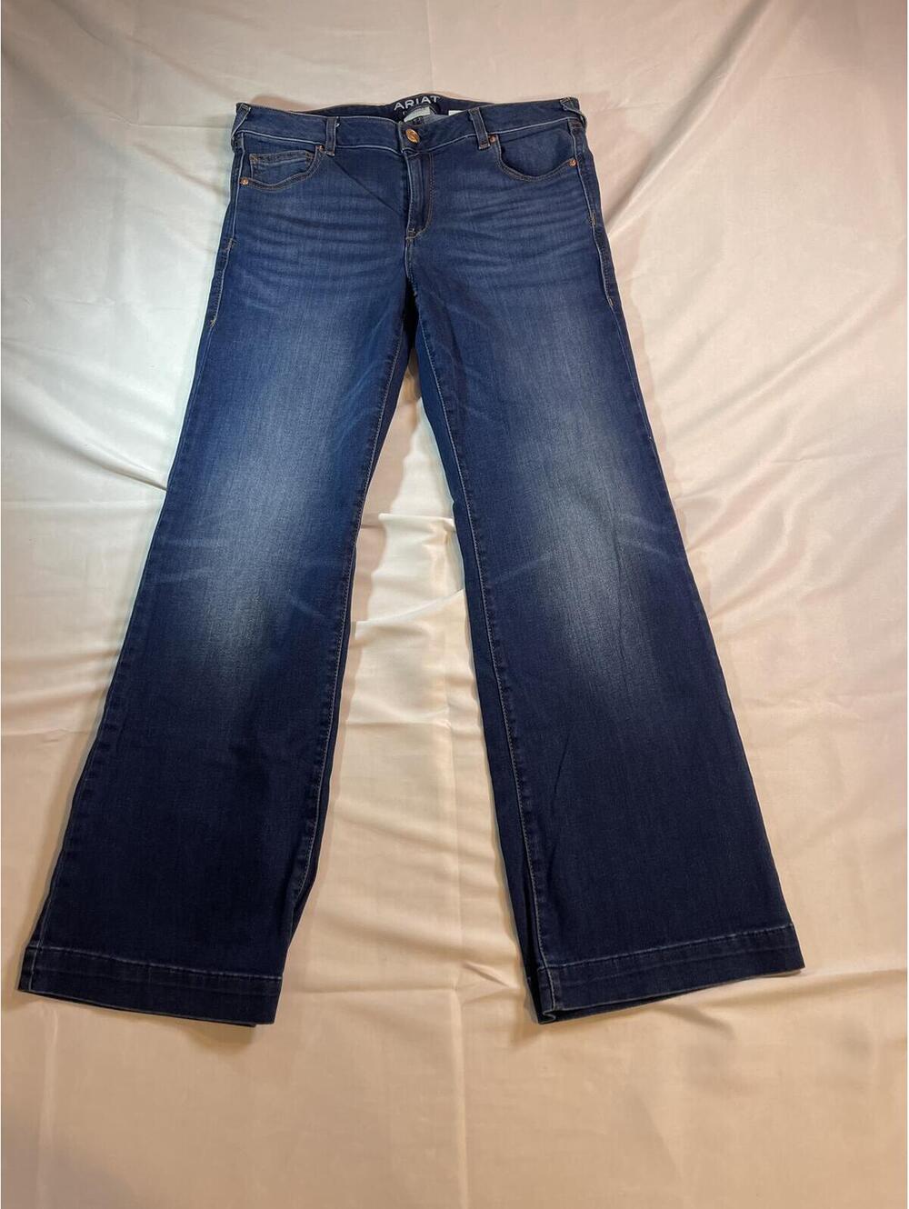 Women’s Size 32S Ariat Bootcut Jeans
